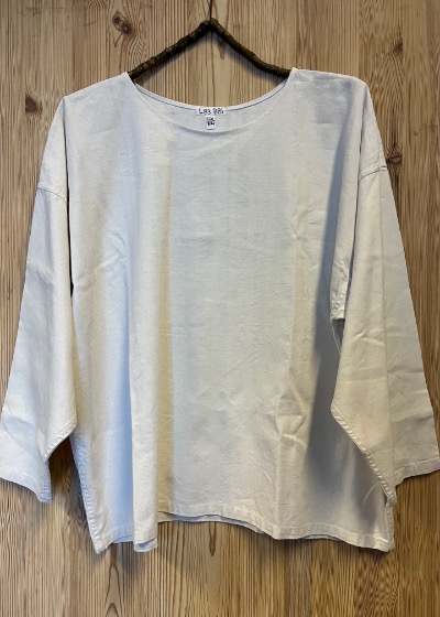 <b>714: Kjortel med lange ærmer</b> <i>(Materiale: Hør<br> Længde: 69 |  Bredde: 69<br>Størrelse: 44-46)</i>