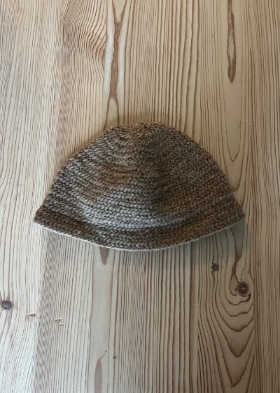 <b>728: Hue</b> <i>(Materiale: Uld<br> Længde: - |  Bredde: - <br>)</i>