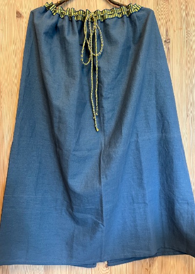 <b>740: Nederdel, lang</b> <i>(Materiale: Hør<br> Længde: 97 |  Bredde: 80<br>Størrelse: 38-40)</i>
