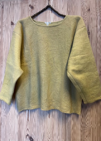<b>741: Kjortel med lange ærmer</b> <i>(Materiale: Uld<br> Længde: 67 |  Bredde: 58<br>Størrelse: 36-38)</i>