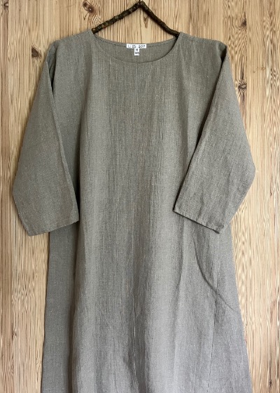 <b>743: Særk</b> <i>(Materiale: Hør<br> Længde: 126 |  Bredde: 54<br>Størrelse: 38-40)</i>