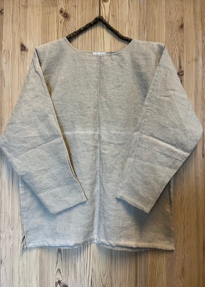 <b>759: Kjortel med lange ærmer</b> <i>(Materiale: Hør<br> Længde: 72 |  Bredde: 58<br>Størrelse: 36-38)</i>