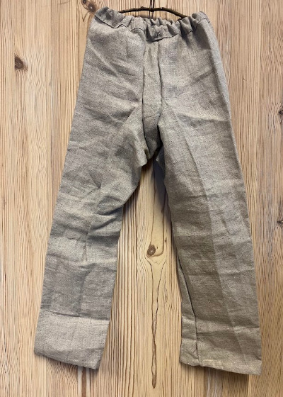 <b>760: Bukser, lange</b> <i>(Materiale: Hør<br> Længde: 73 |  Bredde: 35<br>Størrelse: 6-7)</i>
