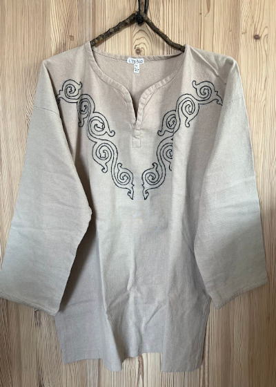 <b>767: Kjortel med lange ærmer</b> <i>(Materiale: Hør<br> Længde: 78 |  Bredde: 60<br>Størrelse: 38-40)</i>