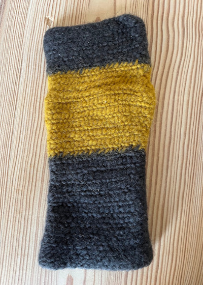<b>775: Håndledsvarmer</b> <i>(Materiale: Uld<br> Længde: - |  Bredde: - <br>)</i>