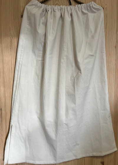 <b>789: Nederdel, lang</b> <i>(Materiale: Hør<br> Længde: 97 |  Bredde: 69<br>Størrelse: 36-38)</i>